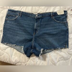 NWT Abercrombie & Fitch 4” mom shorts